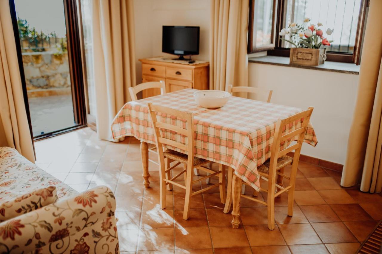 Residenza Golfo Degli Ulivi Aparthotel Caprioli Eksteriør bilde