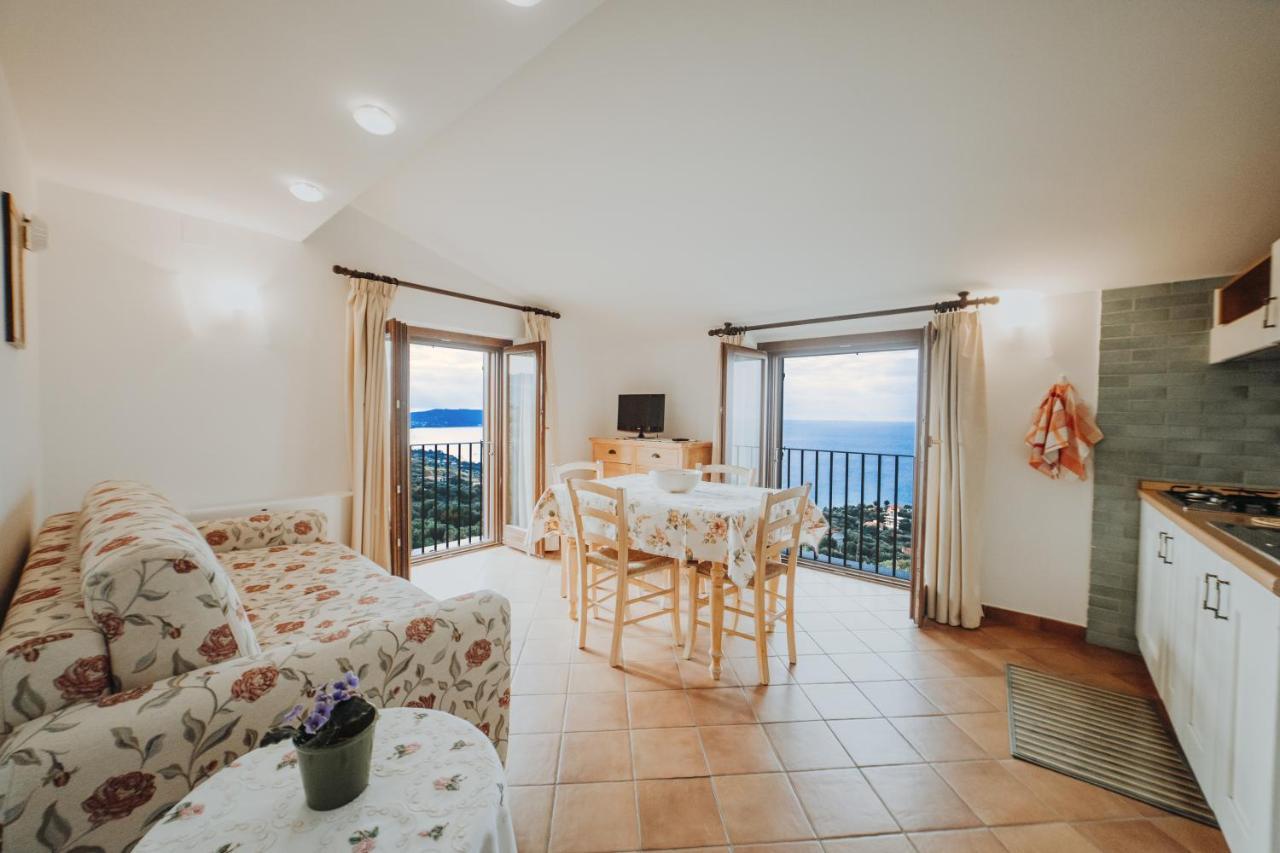 Residenza Golfo Degli Ulivi Aparthotel Caprioli Eksteriør bilde