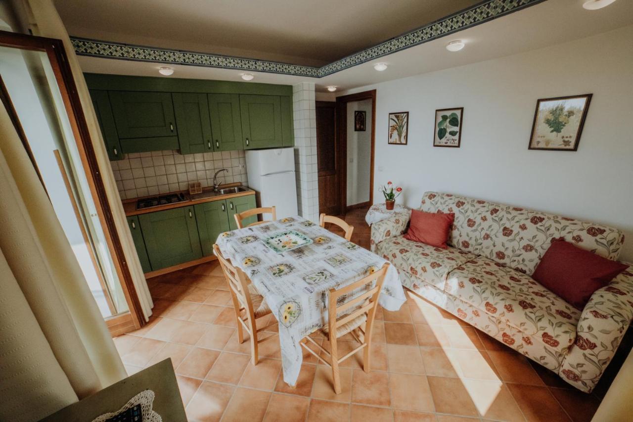 Residenza Golfo Degli Ulivi Aparthotel Caprioli Eksteriør bilde