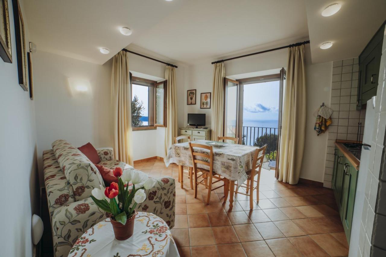 Residenza Golfo Degli Ulivi Aparthotel Caprioli Eksteriør bilde
